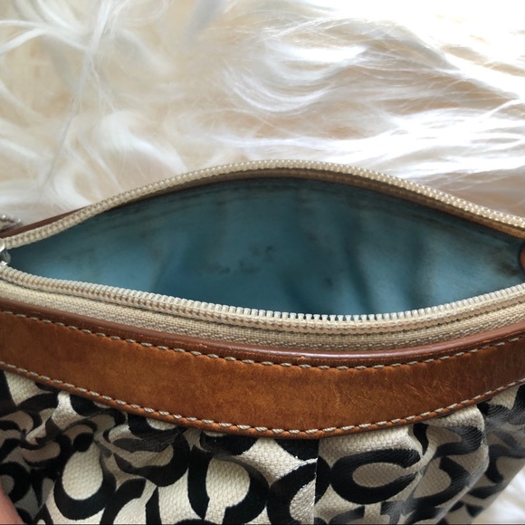 Coach wristlet ivory/black/tan. Lovingly usedβ₯οΈ - Picture 7 of 8